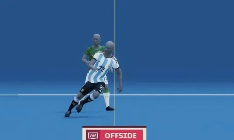 Lý do FIFA mất 10 phút để chiếu lại tình huống việt vị ở World Cup