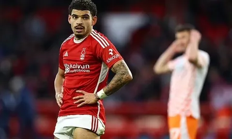 Lý do khiến án phạt tài chính treo lơ lửng trên Nottingham Forest