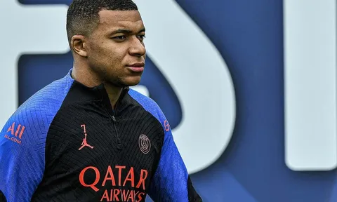 Lý do Mbappe trở lại PSG chưa đầy 72 giờ sau chung kết