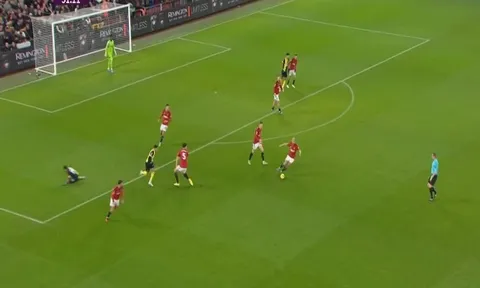 Choáng với Harry Maguire