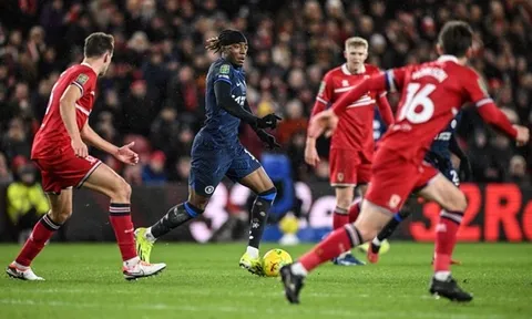 Huyền thoại Chelsea "tuyệt vọng" với Noni Madueke