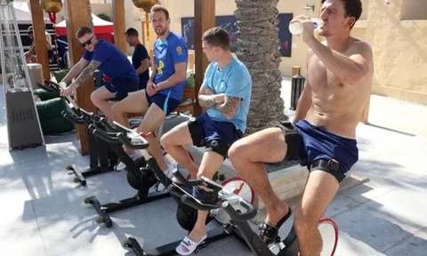 Maguire tỏ ra khác biệt, Mount bật cao đỉnh chẳng kém đá bóng