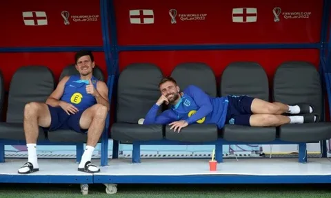 Maguire và Shaw tạo dáng cực nghệ, Rashford khiến đồng đội nhìn chăm chú