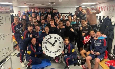 Màn ăn mừng lạ của Arsenal sau trận thắng Fulham