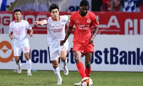 Màn chào sân V.League của cựu trung vệ lò Arsenal
