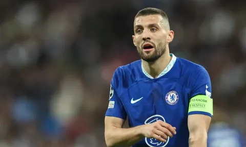 Man City cạnh tranh Man United trong thương vụ mua sao Chelsea