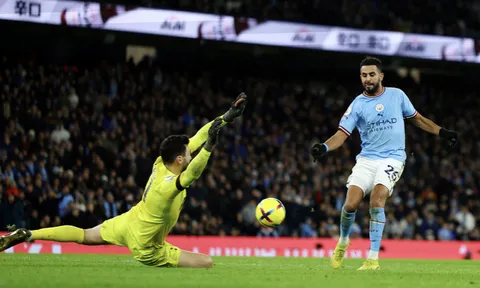 Man City vượt ải Tottenham: Thắng trong sợ hãi