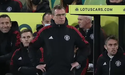 Jamie Redknapp phân tích thói quen xấu của cầu thủ Man United