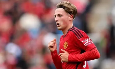 Man United chấp nhận bán Charlie Savage cho Reading