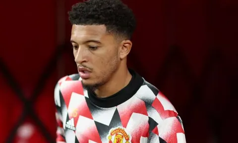 Man United đang làm gì với Sancho?