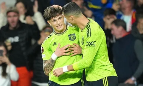 Man United đáp trả chỉ trích của Ronaldo