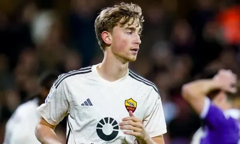 Man United hỏi mua Van Dijk mới