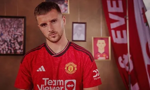Man United: Khéo ăn thì no, khéo co thì ấm