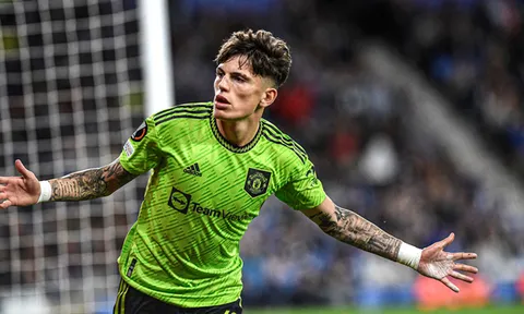 Man United nhượng bộ Alejandro Garnacho