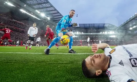 Man United sau thảm họa Anfield: Mệt quá… đôi tai này