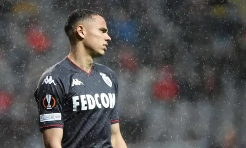 Man United trải thảm đỏ đón 'Cafu mới'