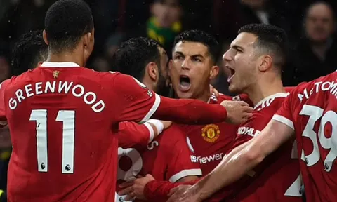 Neville: "Man United chơi bóng cẩu thả"