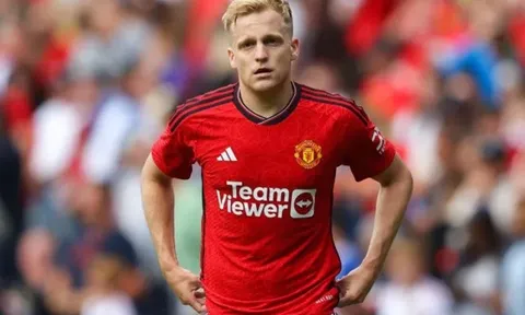 Man Utd coi như có câu trả lời cho vụ Van de Beek