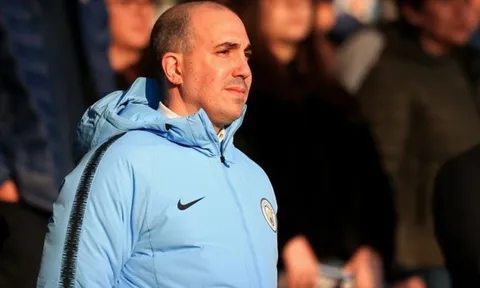 Man Utd rút ruột chớp nhoáng, Man City rối loạn