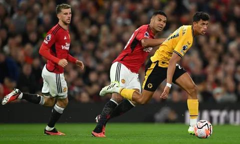 Man United toang quá toang