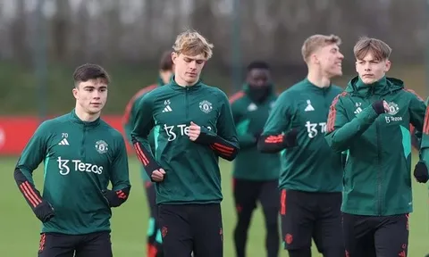 Man Utd triệu tập cầu thủ 16 tuổi trước trận Aston Villa