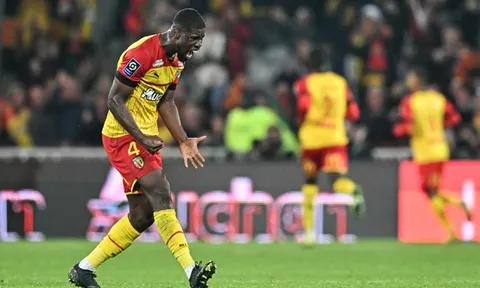 Man Utd 'xem giò' trung vệ 16 triệu tại Ligue 1