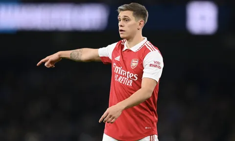 Sao Arsenal rời đội tuyển vì chấn thương