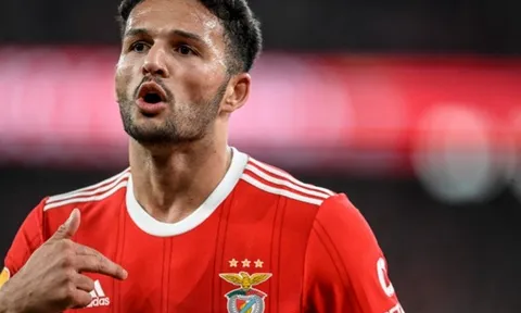 Man Utd lên kế hoạch cho sát thủ đang gây bão trên TTCN