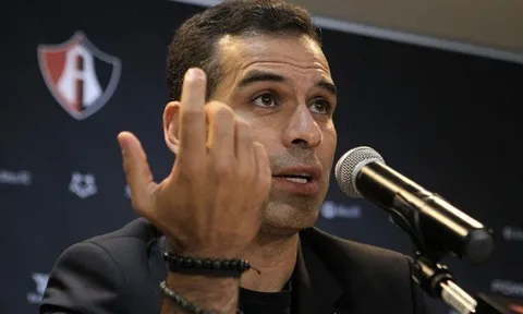 BLĐ Barca không hài lòng với Rafael Marquez