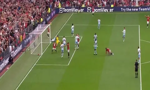 Martial ôm đầu thất vọng với Casemiro