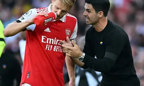 Martin Odegaard là nạn nhân trong sự chuyển dịch lối chơi của Arsenal