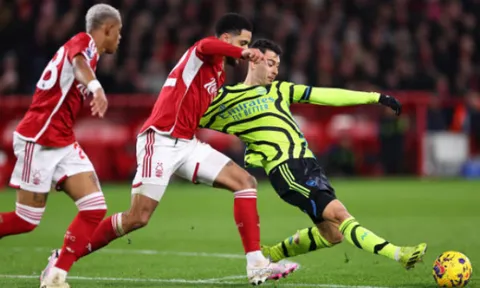 HLV Nottingham nêu phẩm chất đáng gờm của Arsenal