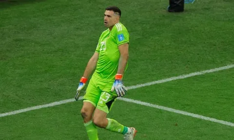 Tới lượt HLV PSG chỉ trích thủ môn Martinez