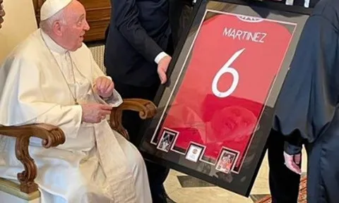 Martinez có hành động đẳng cấp vì chiếc áo đấu Man Utd