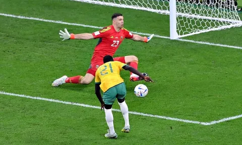 Martinez cứu Martinez
