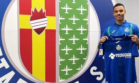 Mason Greenwood rạng rỡ khoe áo đấu Getafe