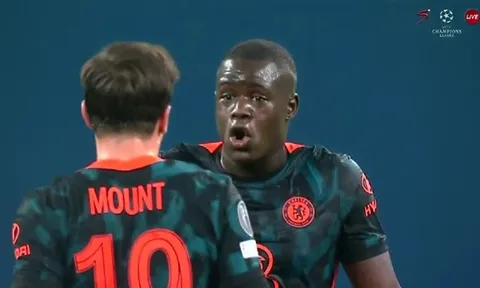 Mason Mount chất vấn Malang Sarr