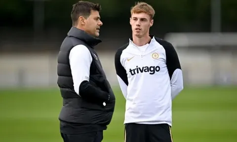 Pochettino lần đầu phản ứng về sự cố ném chai nước của Palmer