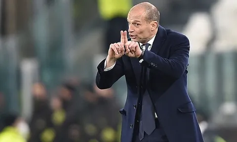 Vì sao Allegri nổi điên với Chiesa ngay trên sân?