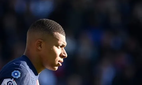 Mbappe bất mãn vì điều Messi, Neymar chưa từng gặp phải