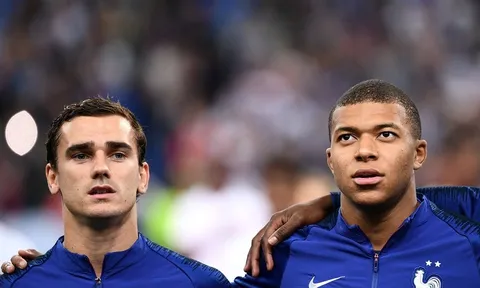 Mbappe gặp Griezmann để nói về tấm băng đội trưởng