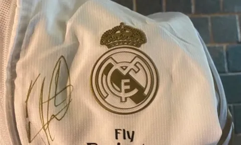 Mbappe giành Quả bóng vàng Dubai, ký vào áo Real Madrid