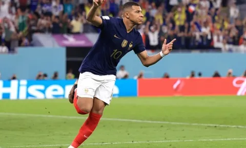Mbappe hóa chữ ký trong mơ của Man Utd
