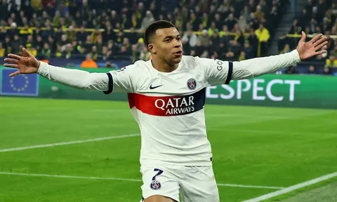 Mbappe hóa Torres, PSG hú vía vượt qua vòng bảng