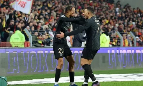 Mbappe làm hết, PSG tạo cách biệt 8 điểm