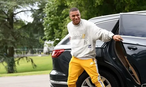 Mbappe mua xe hơi trị giá nửa triệu euro dù chưa có bằng lái