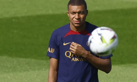 "Mbappe còn quá trẻ để giải nghệ"