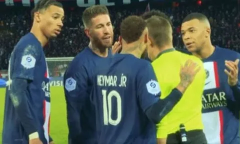 Mbappe quát tháo: "Ông không thể cho Neymar thẻ đỏ"