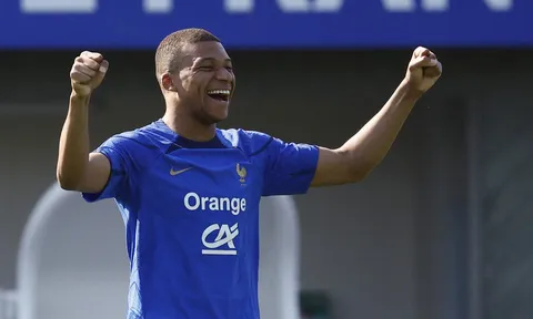 Mbappe tuyên bố ở lại PSG: Sự thật sau lời hứa