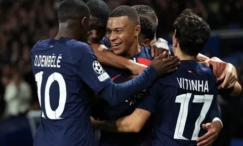 Mbappe và 2 họng pháo khiến hậu duệ Ronaldo ra "chuồng gà"